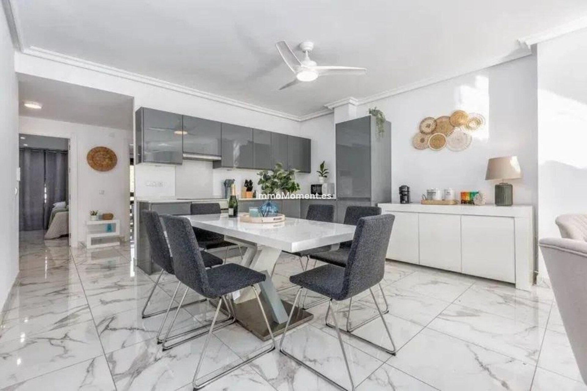 Resale - Apartment - Marbella - Nueva Andalucía