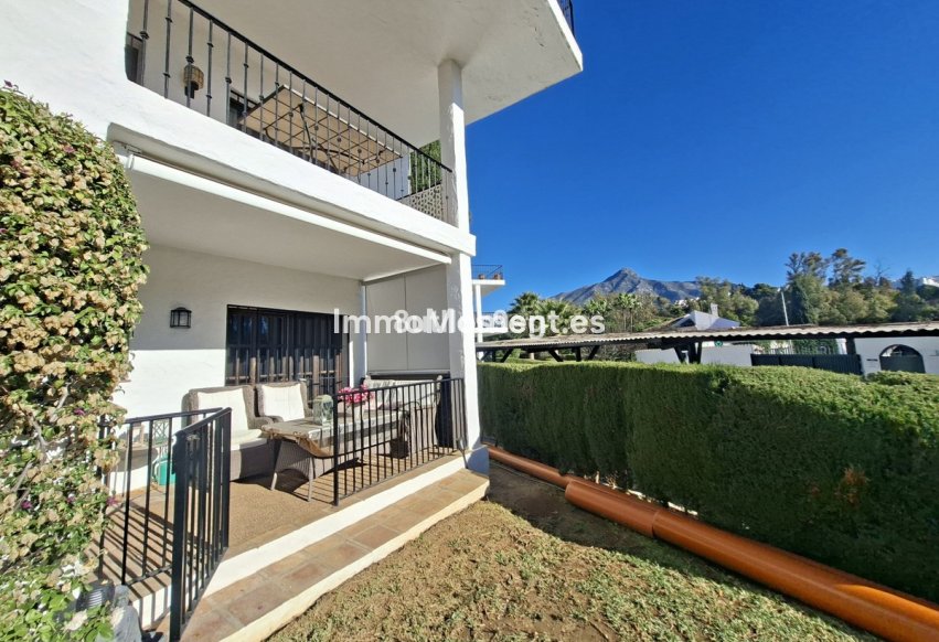 Resale - Apartment - Marbella - Nueva Andalucía