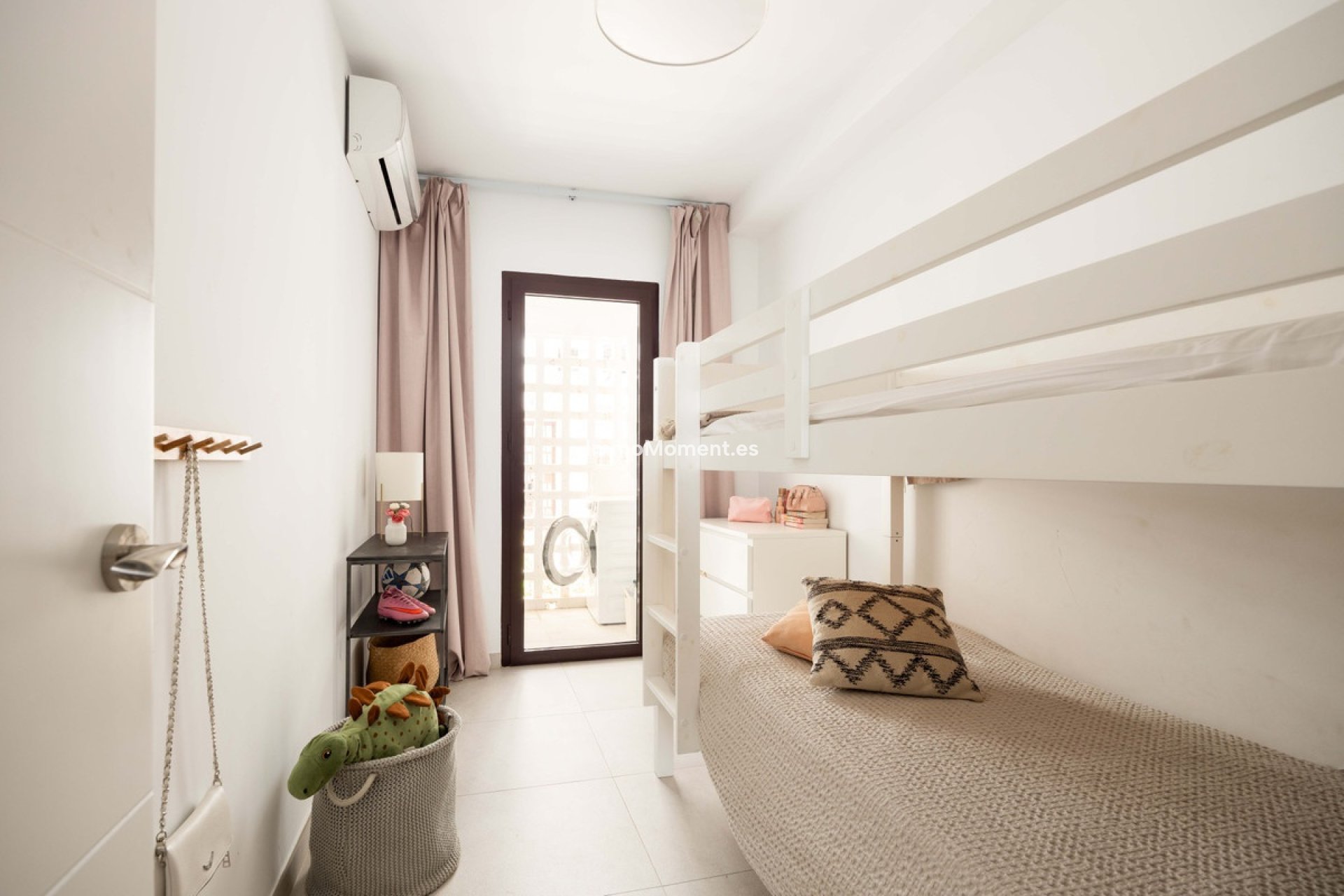 Resale - Apartment - Marbella - Nueva Andalucía