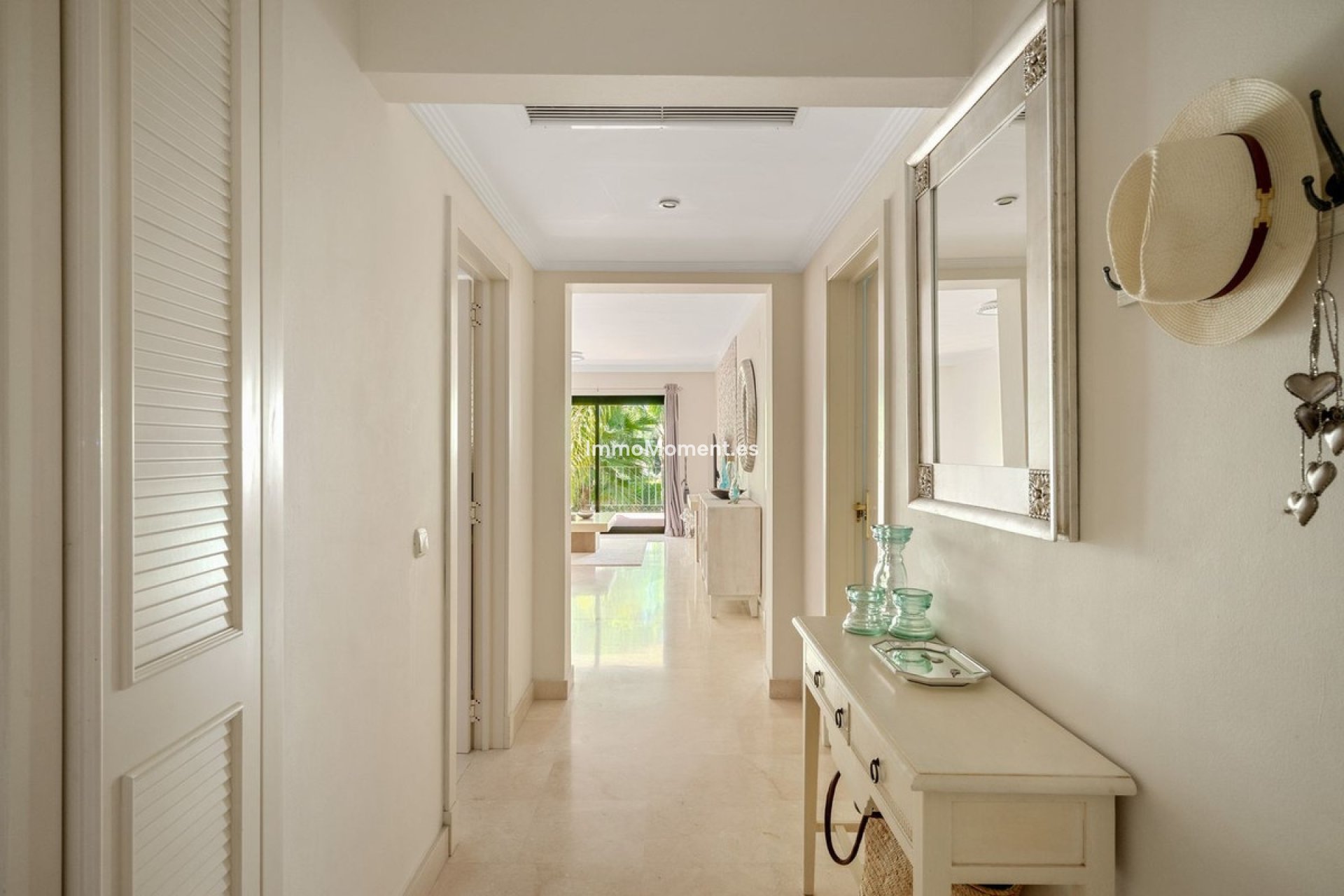 Resale - Apartment - Marbella - Nueva Andalucía