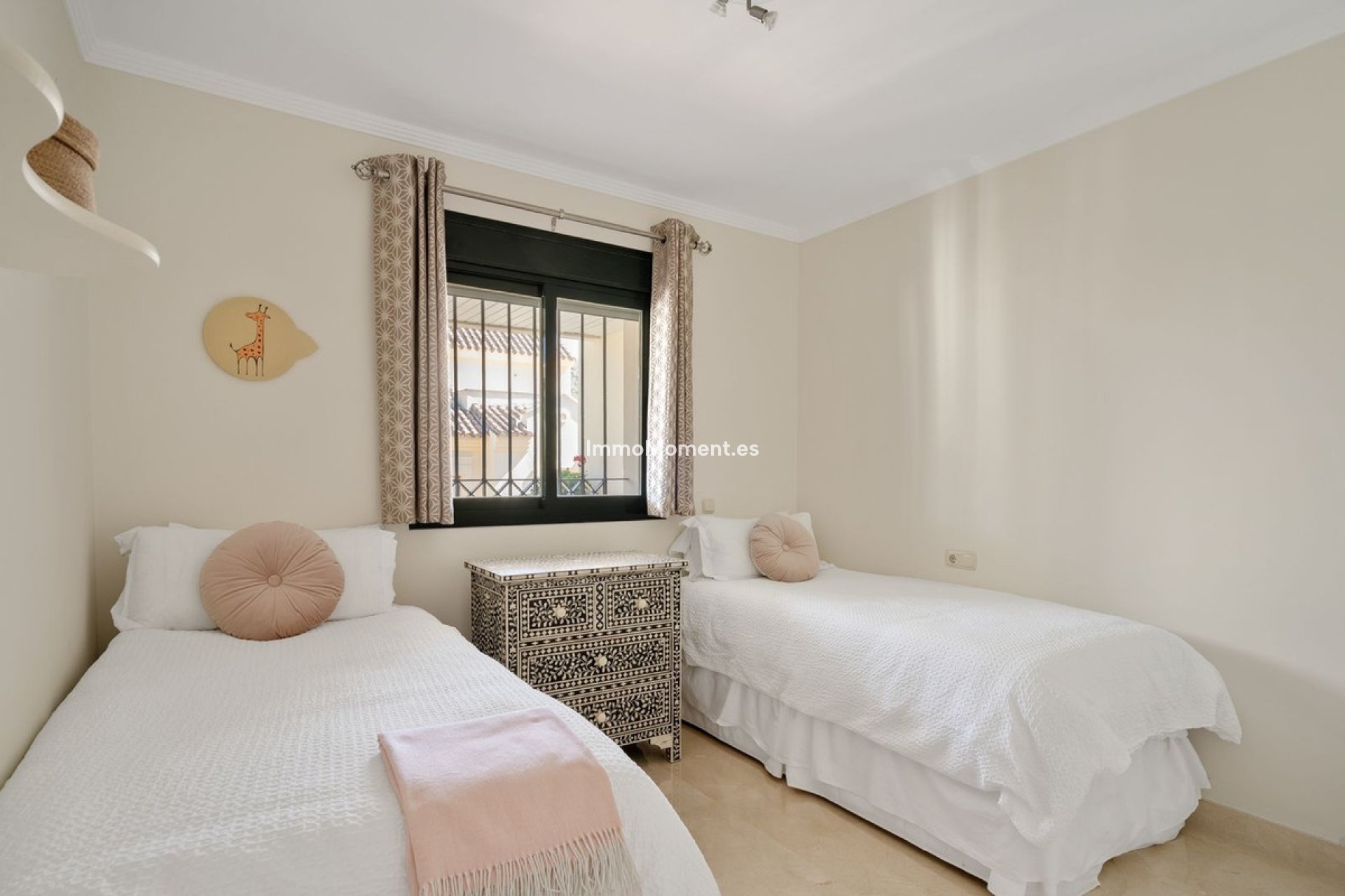 Resale - Apartment - Marbella - Nueva Andalucía