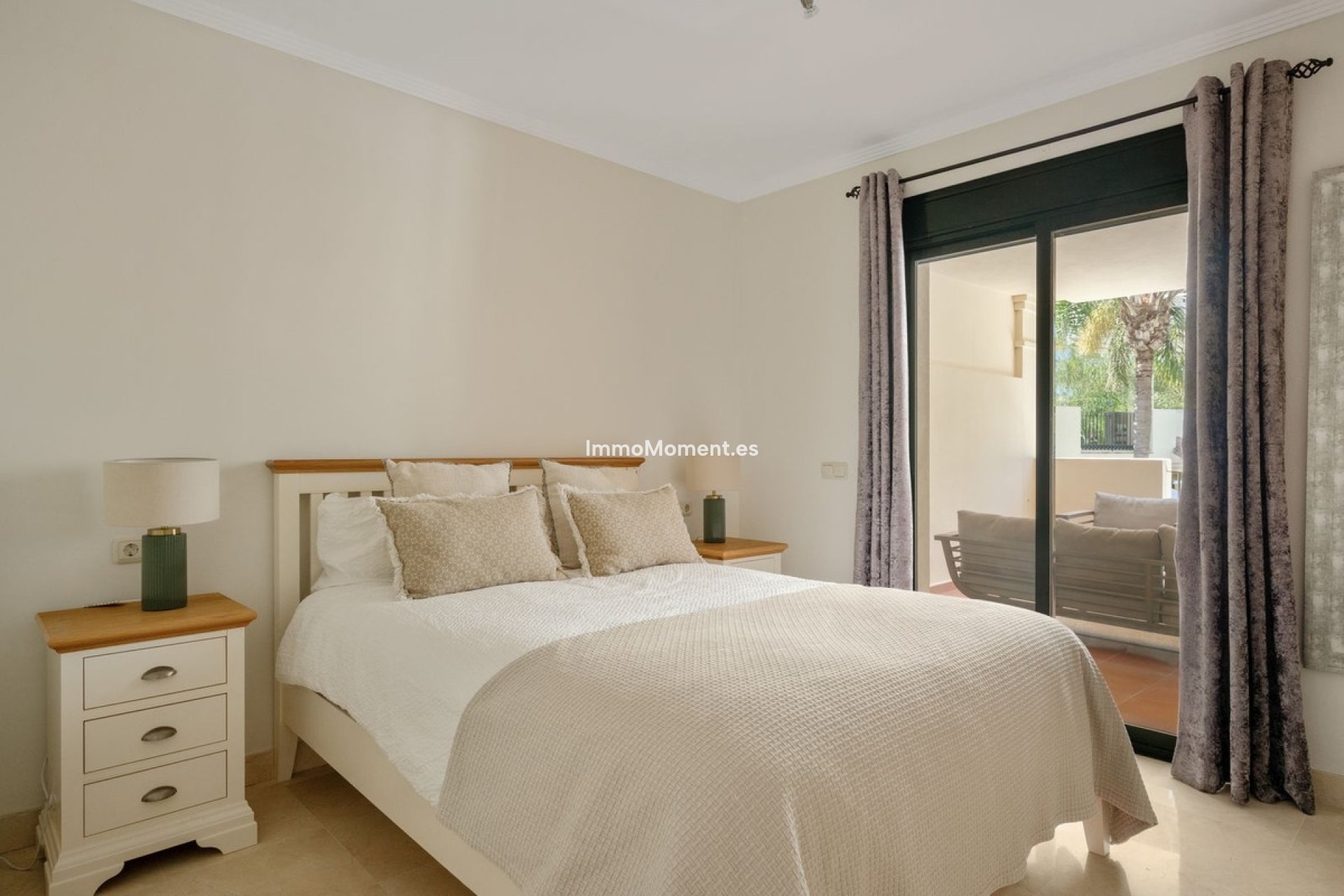 Resale - Apartment - Marbella - Nueva Andalucía