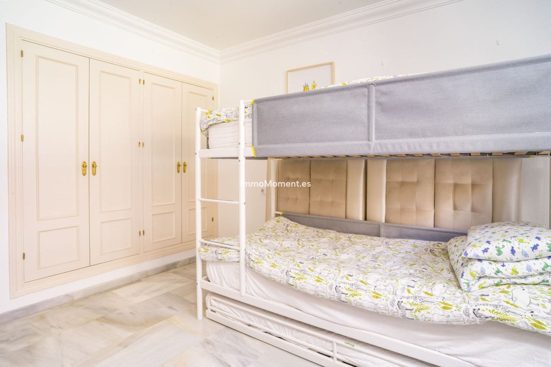 Resale - Apartment - Marbella - Nueva Andalucía