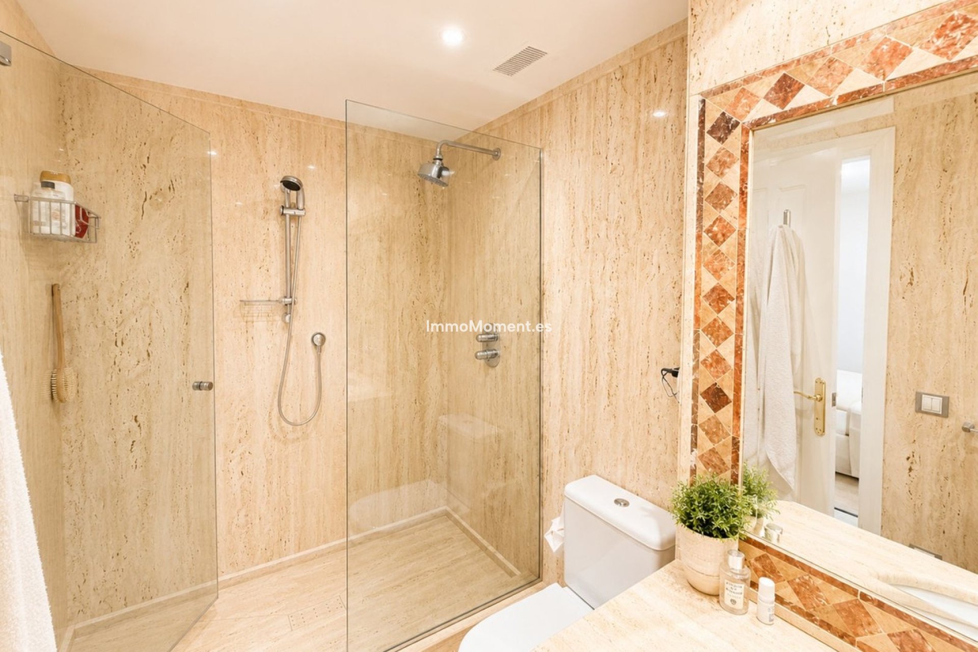 Resale - Apartment - Marbella - Nueva Andalucía