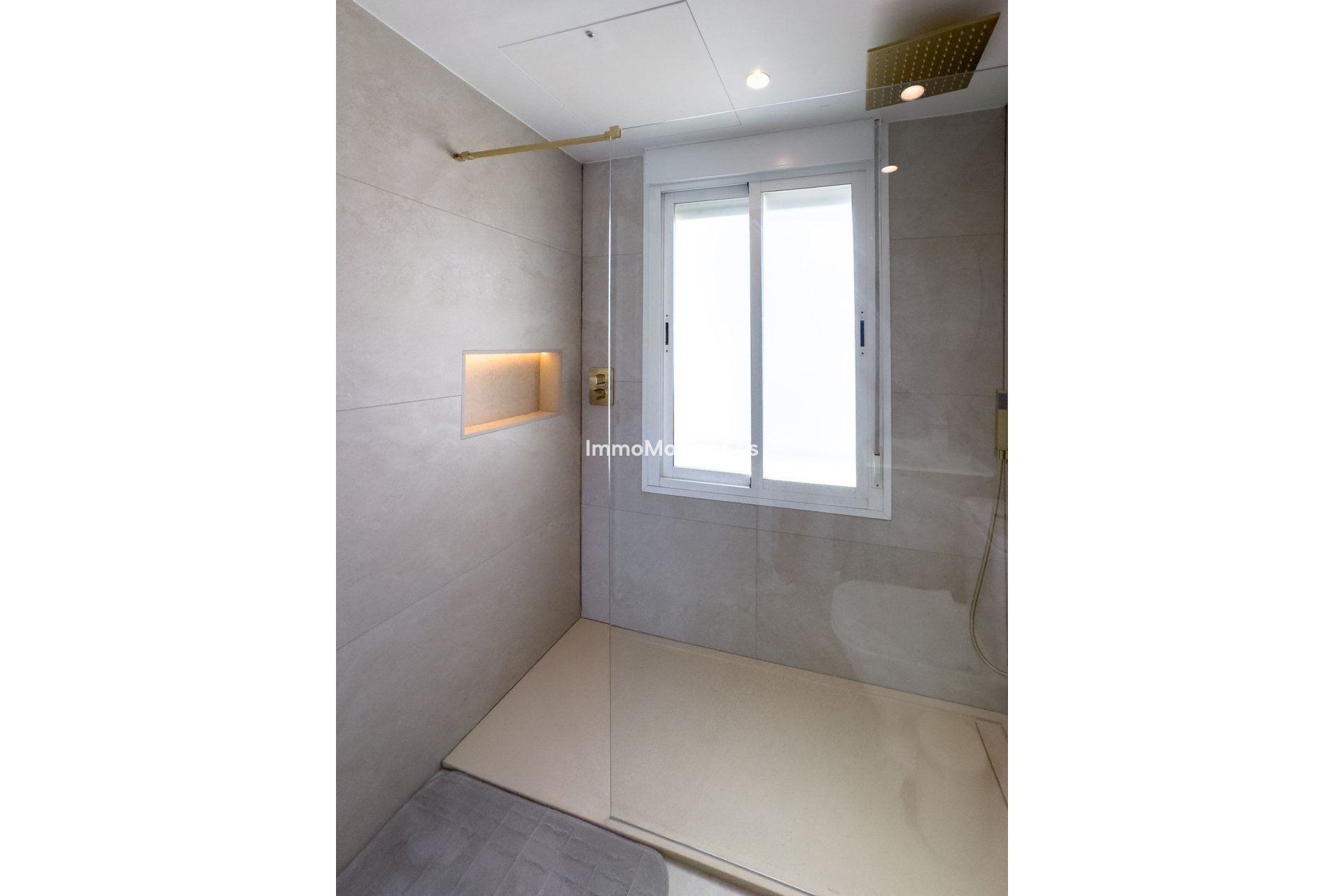 Resale - Apartment - Marbella - Puerto Banús