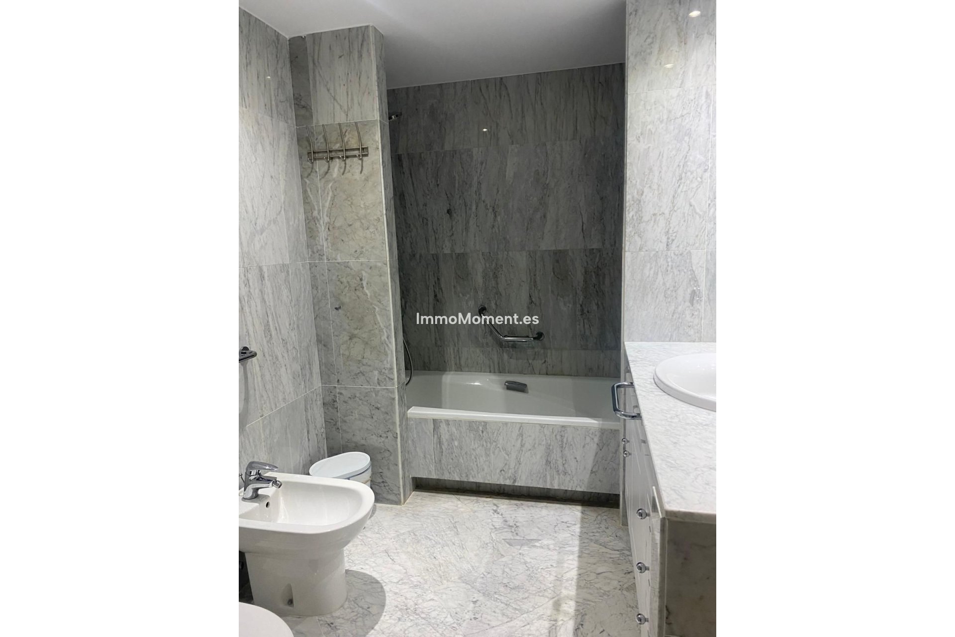 Resale - Apartment - Marbella - Puerto Banús