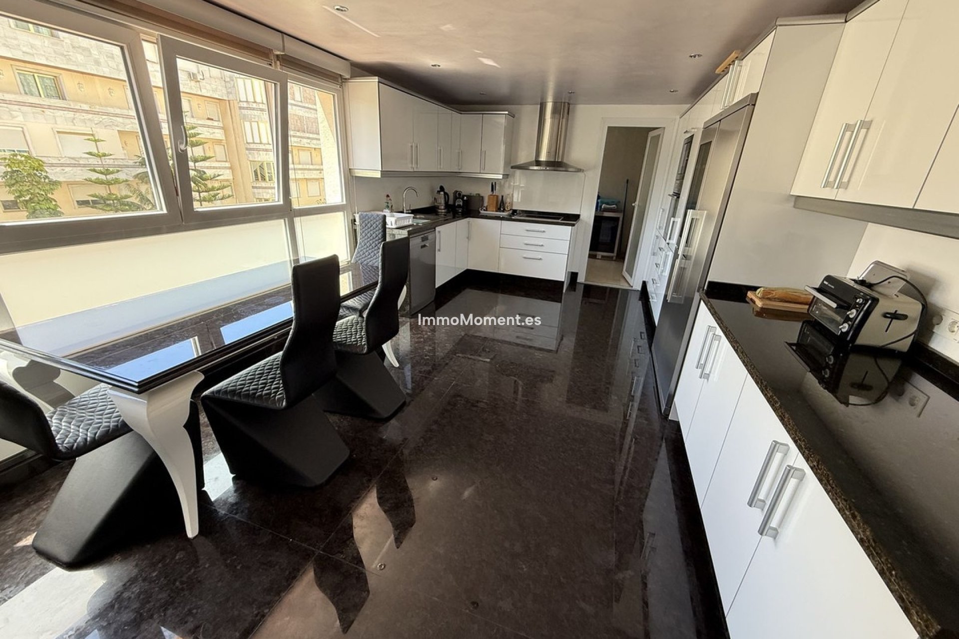 Resale - Apartment - Marbella - Puerto Banús