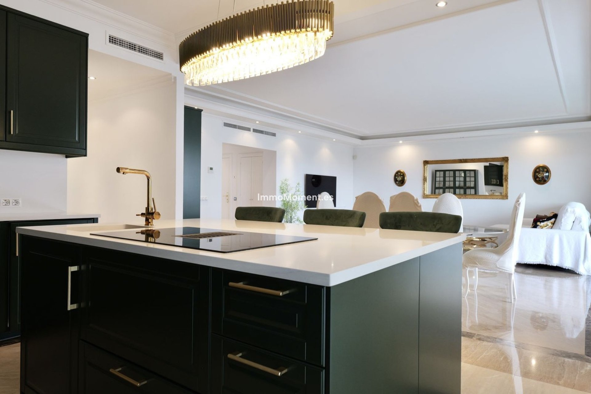 Resale - Apartment - Marbella - Puerto Banús