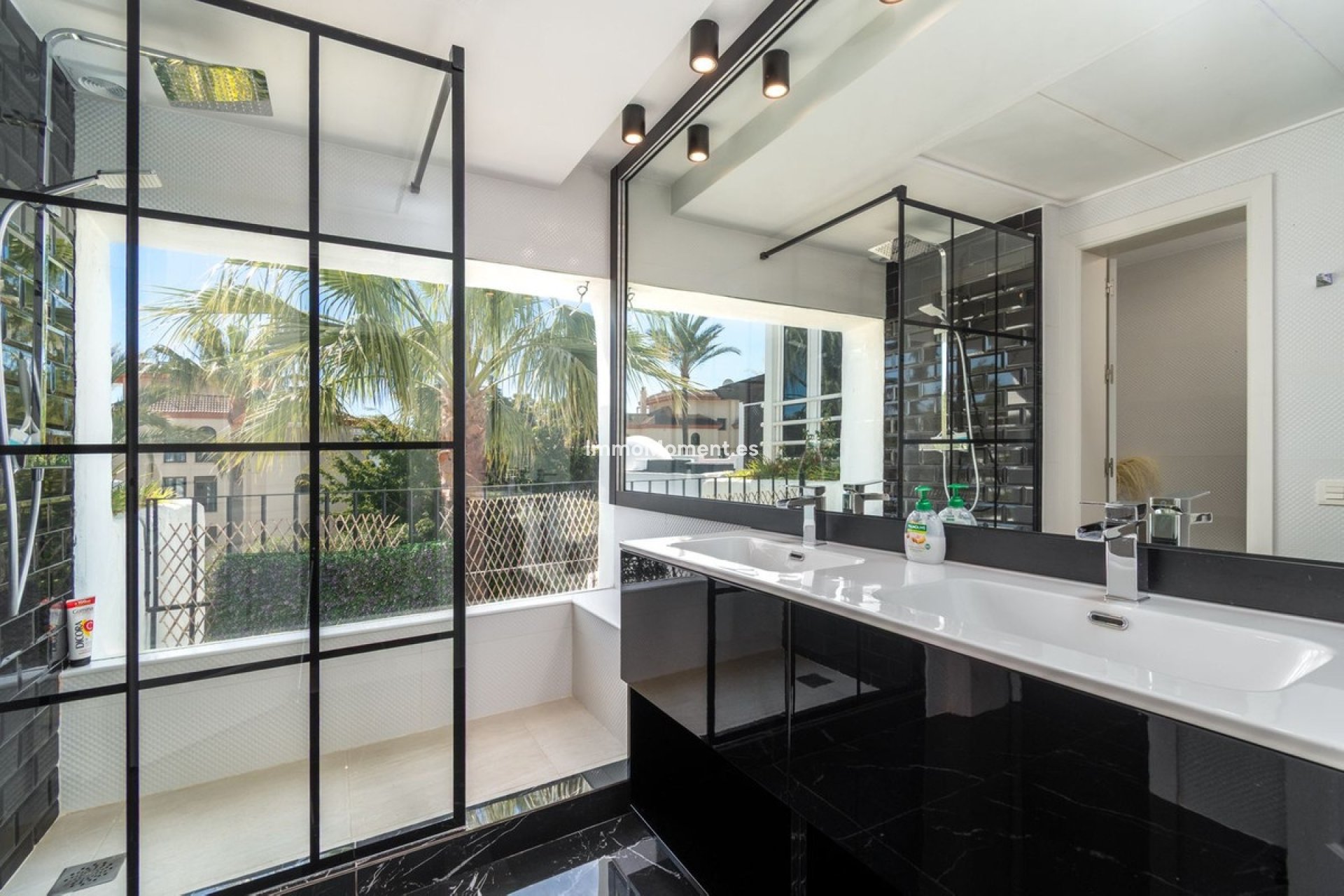 Resale - Apartment - Marbella - Puerto Banús