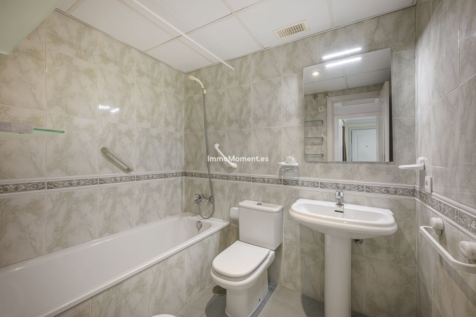 Resale - Apartment - Marbella - Puerto Banús