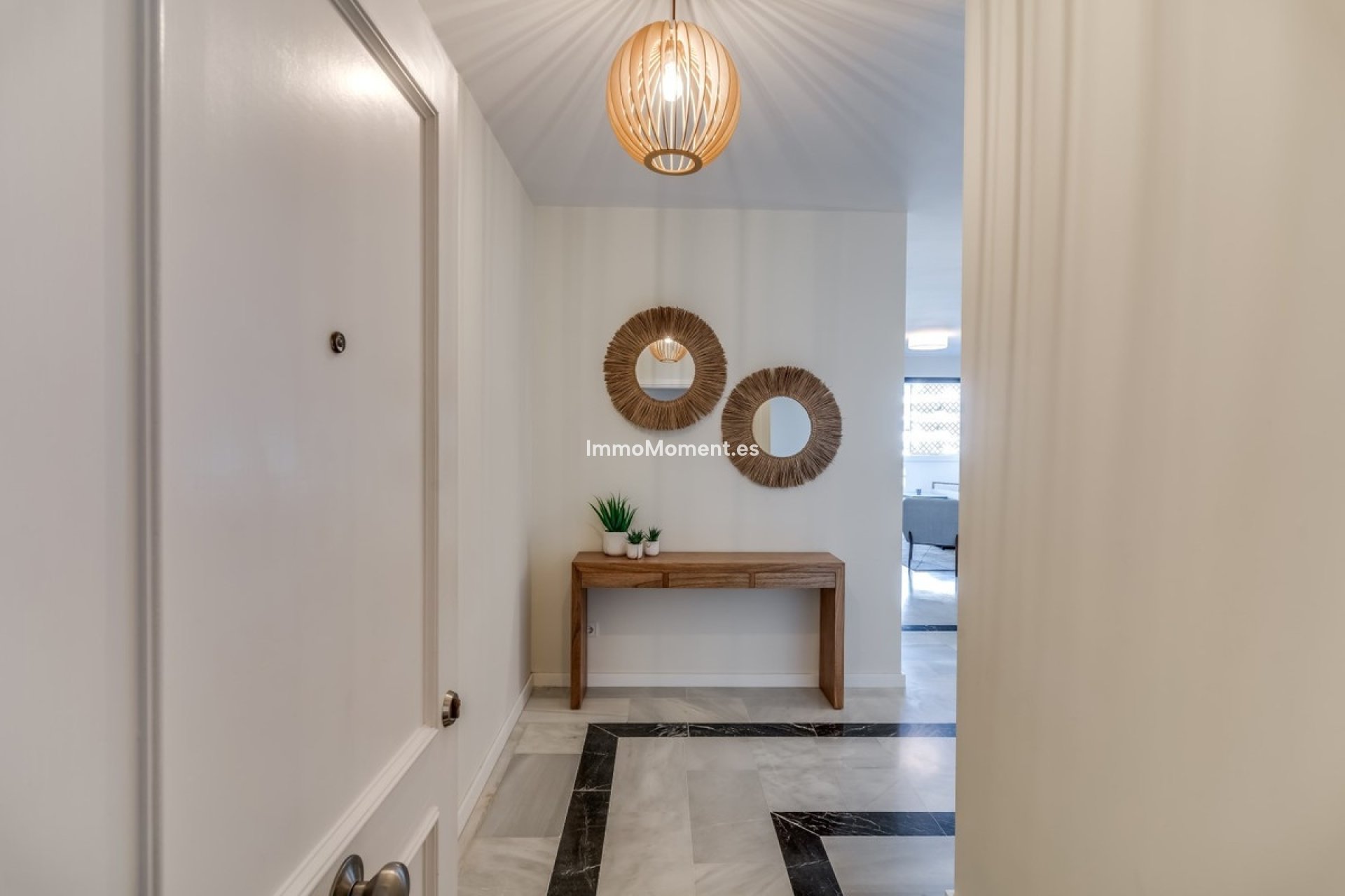 Resale - Apartment - Marbella - Puerto Banús