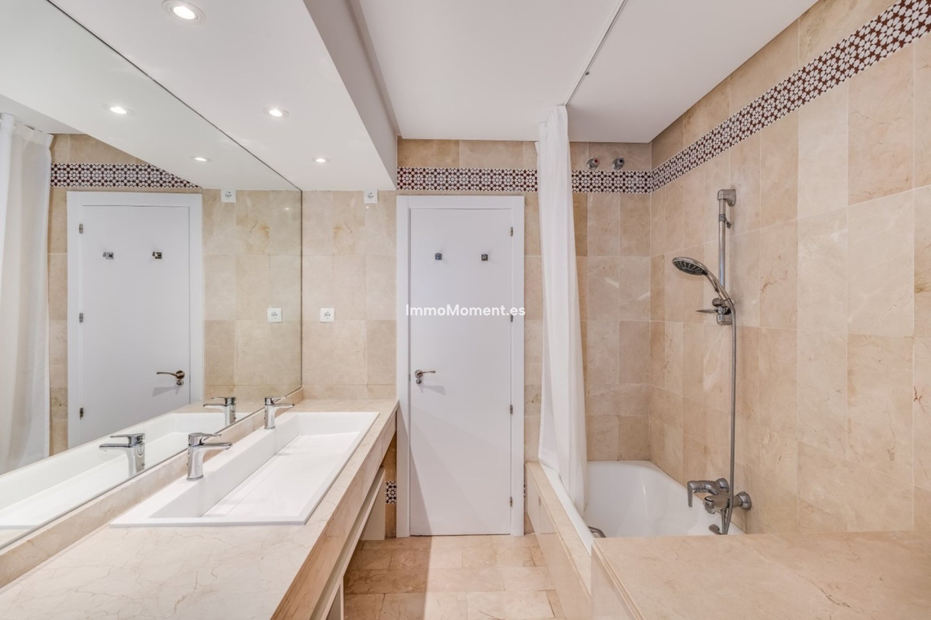 Resale - Apartment - Marbella - Puerto Banús