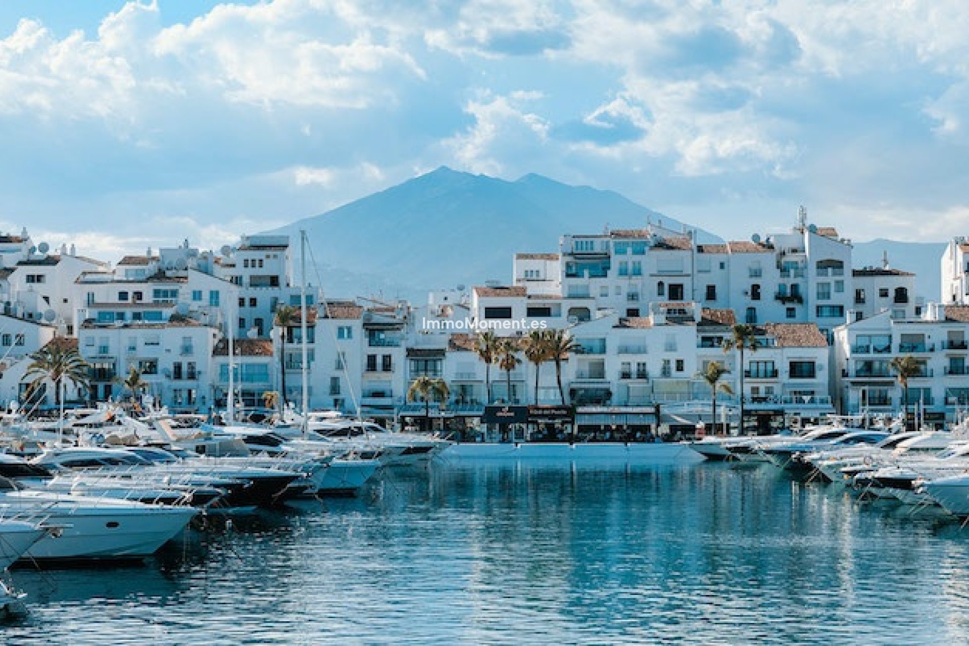 Resale - Apartment - Marbella - Puerto Banús