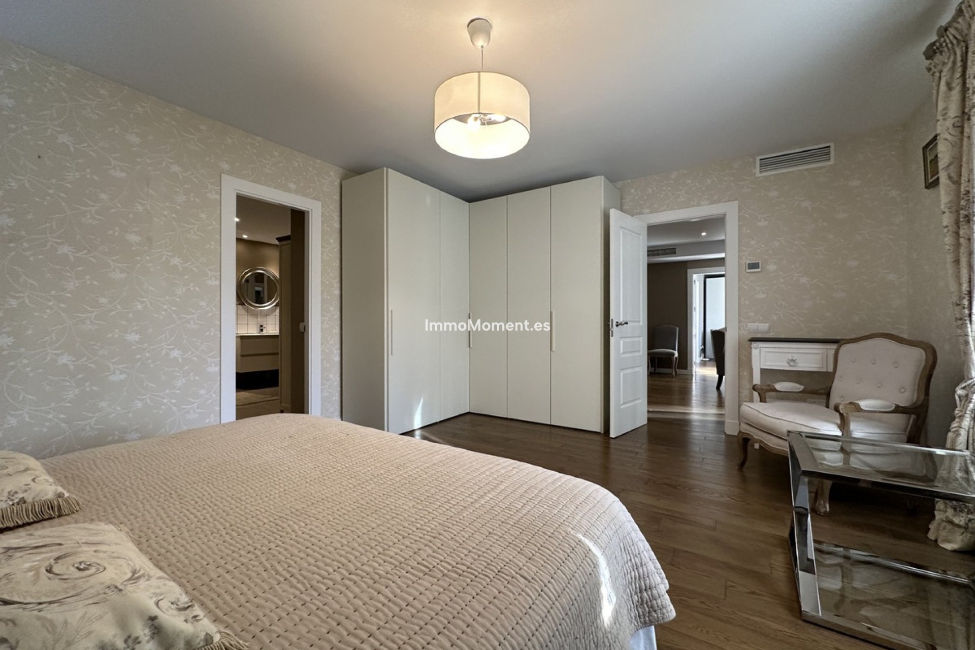 Resale - Apartment - Marbella - Puerto Banús