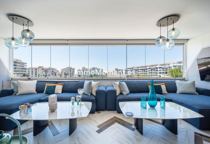 Resale - Apartment - Marbella - Puerto Banús