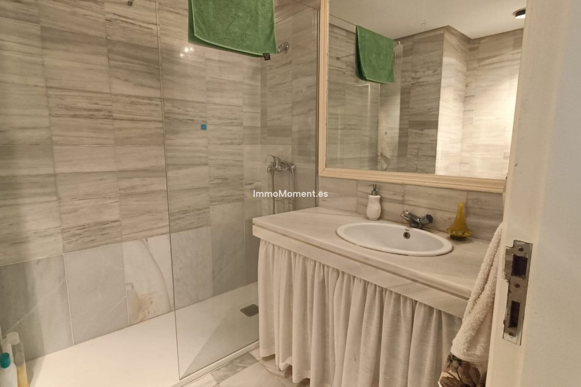 Resale - Apartment - Marbella - Puerto Banús