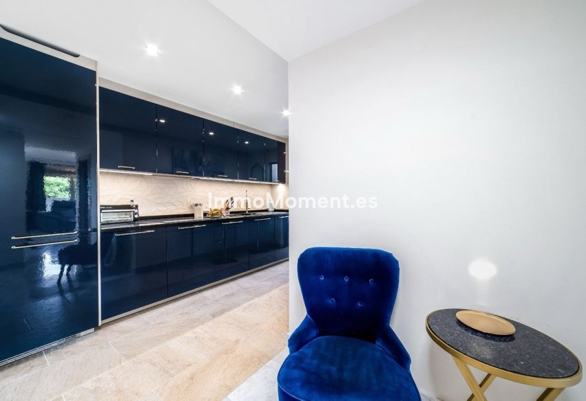 Resale - Apartment - Marbella - Puerto Banús