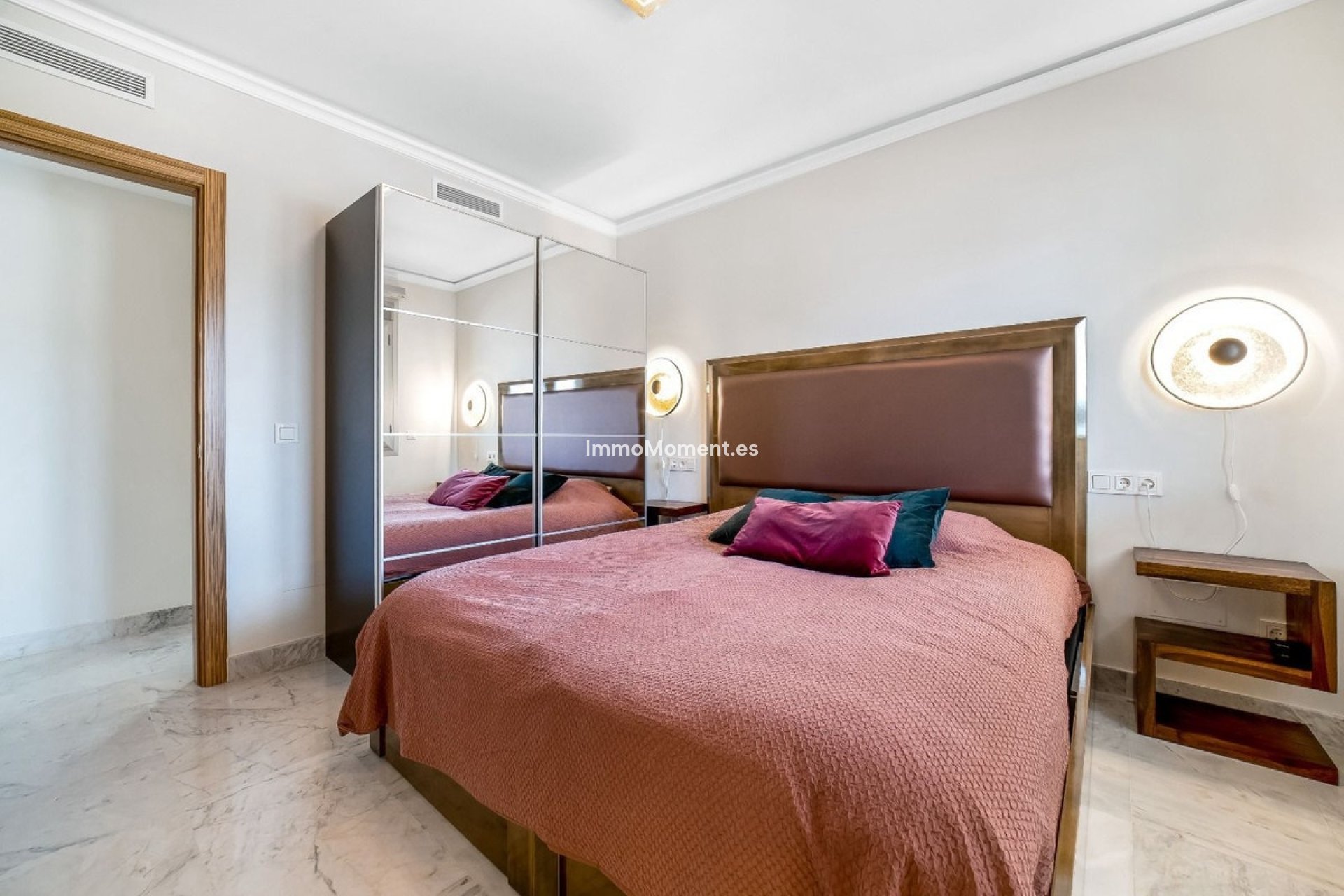 Resale - Apartment - Marbella - Puerto Banús