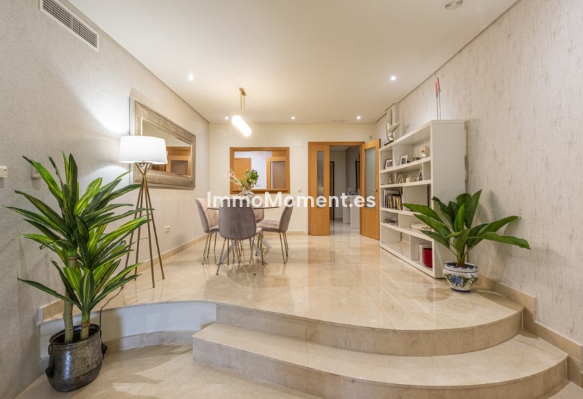 Resale - Apartment - Marbella - Puerto Banús