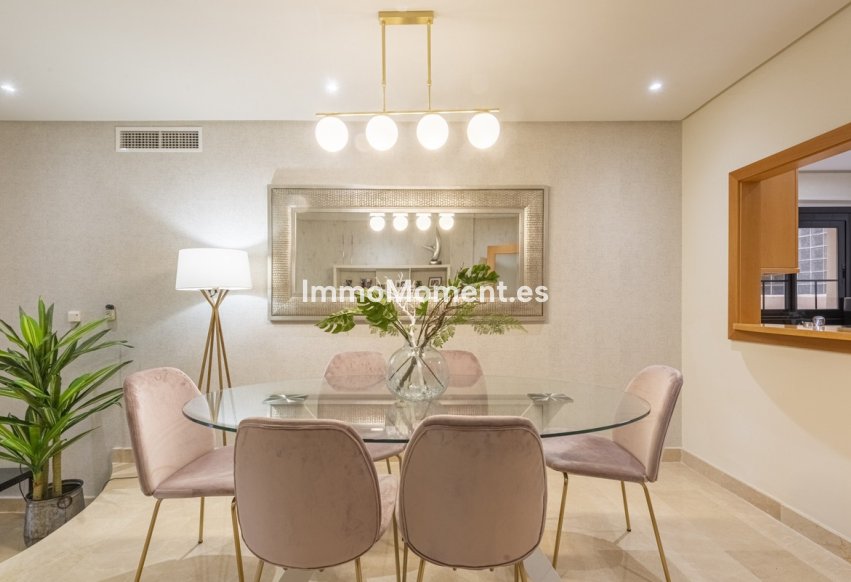 Resale - Apartment - Marbella - Puerto Banús