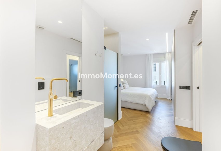 Resale - Apartment - Marbella - Puerto Banús