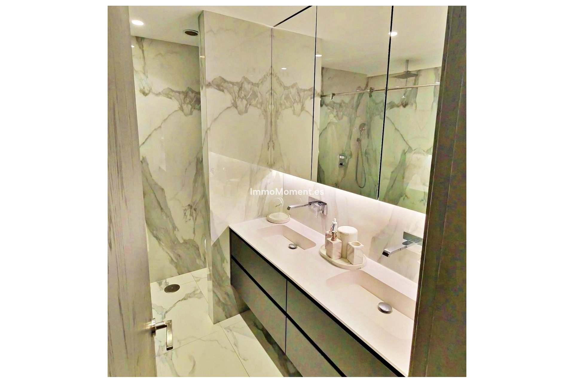 Resale - Apartment - Marbella - Puerto Banús