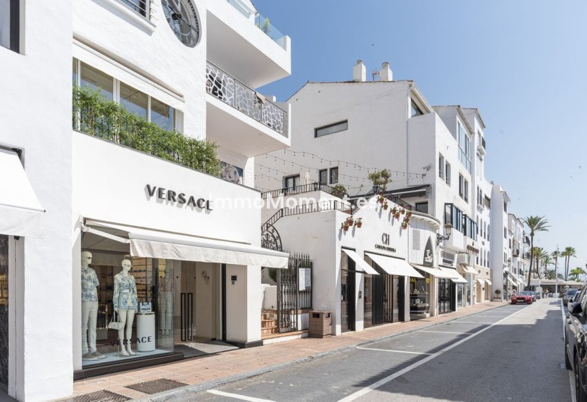 Resale - Apartment - Marbella - Puerto Banús