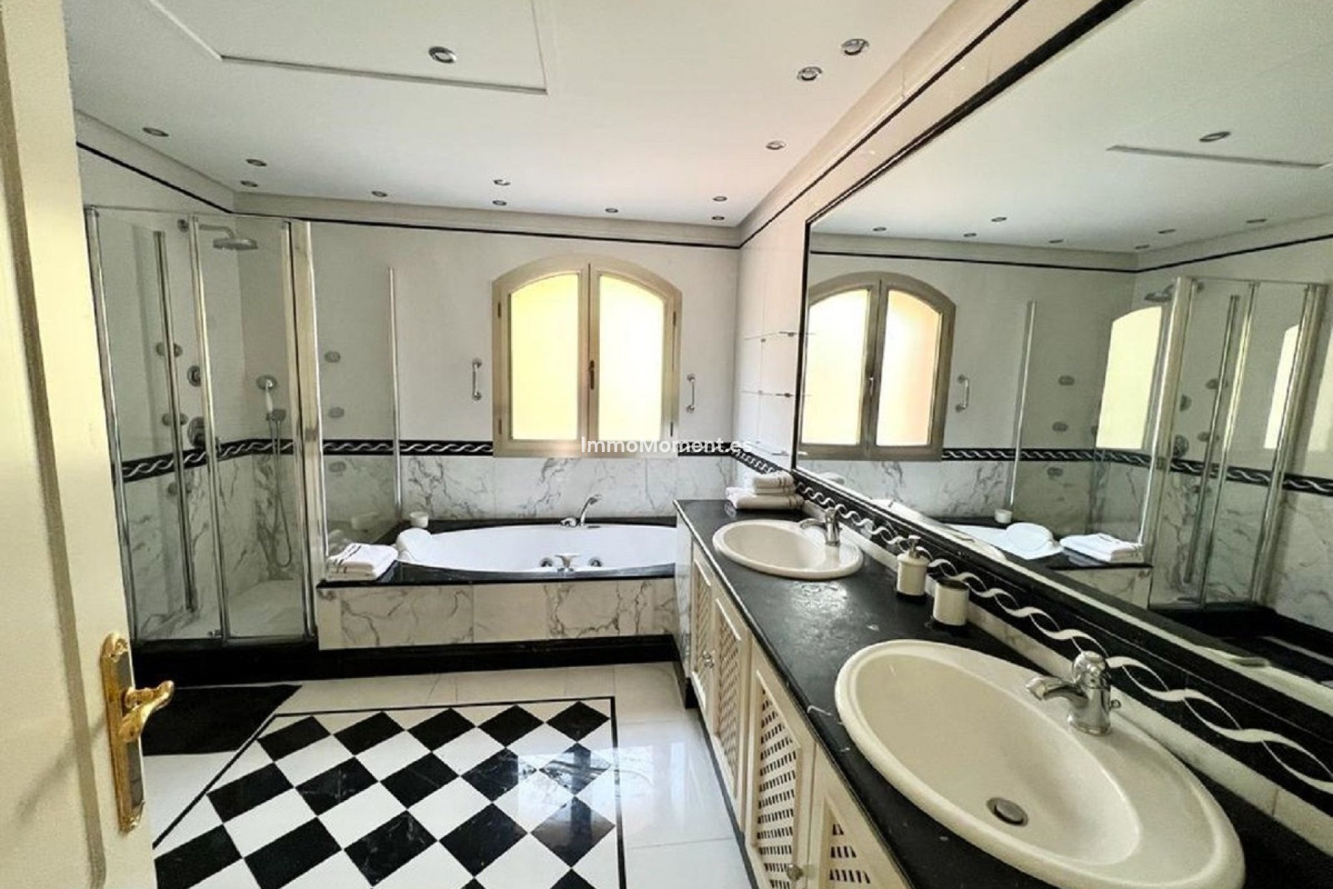 Resale - Apartment - Marbella - Puerto Banús