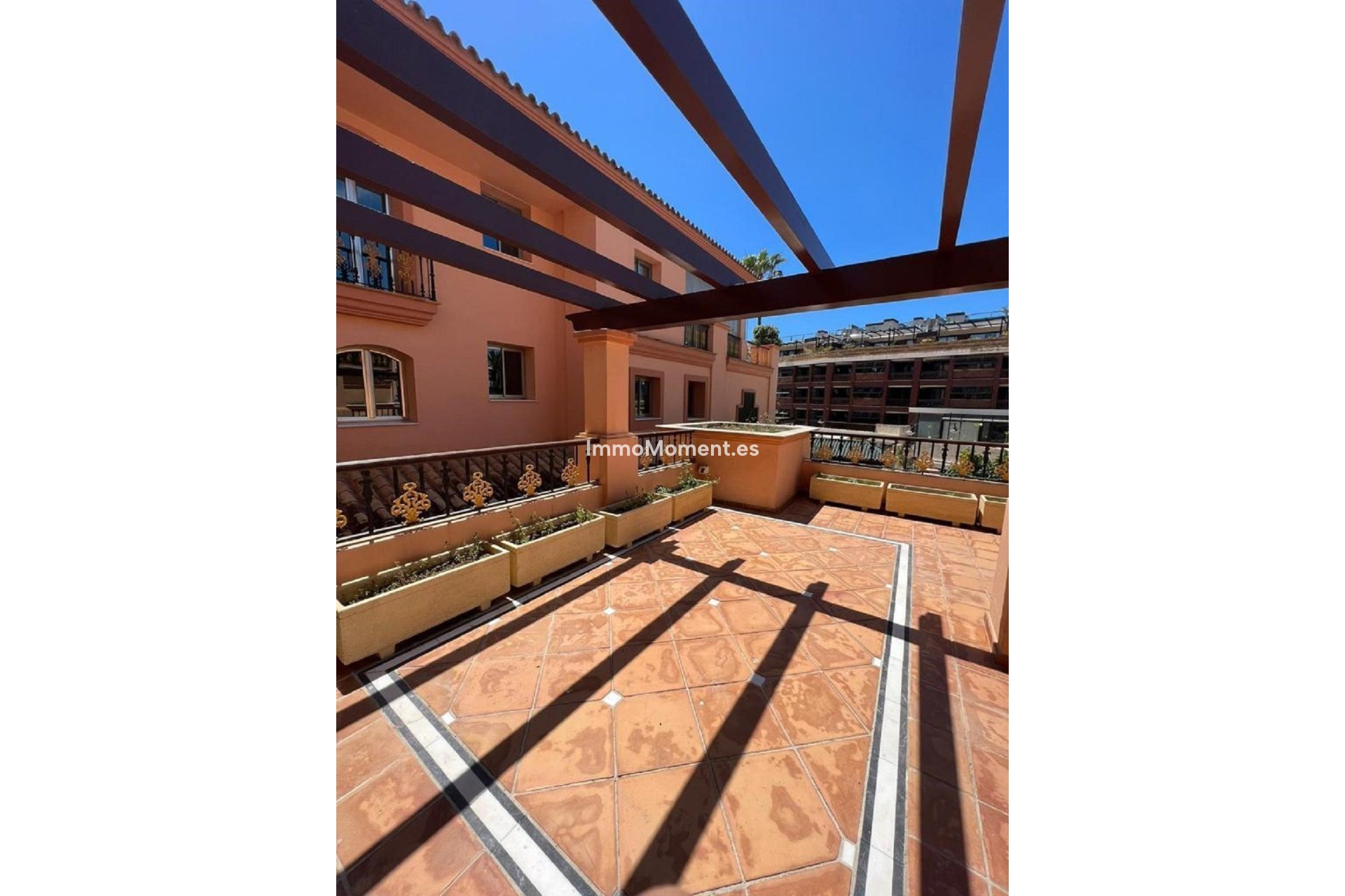 Resale - Apartment - Marbella - Puerto Banús