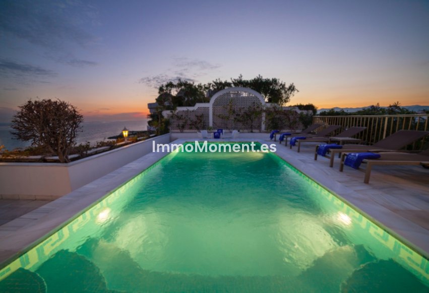 Resale - Apartment - Marbella - Puerto Banús