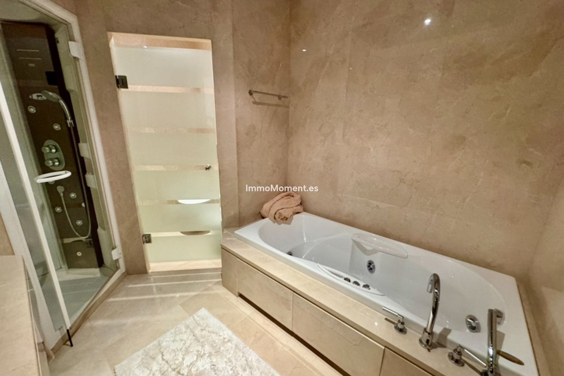 Resale - Apartment - Marbella - Puerto Banús