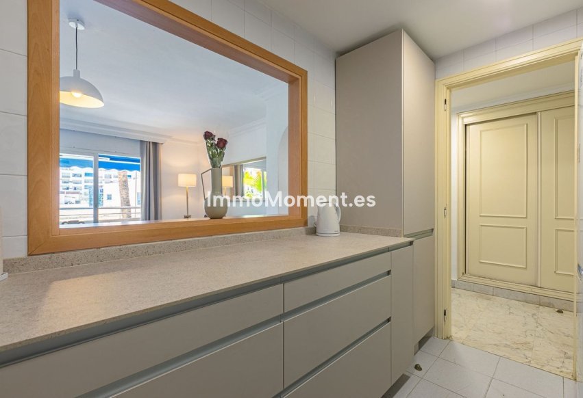 Resale - Apartment - Marbella - Puerto Banús