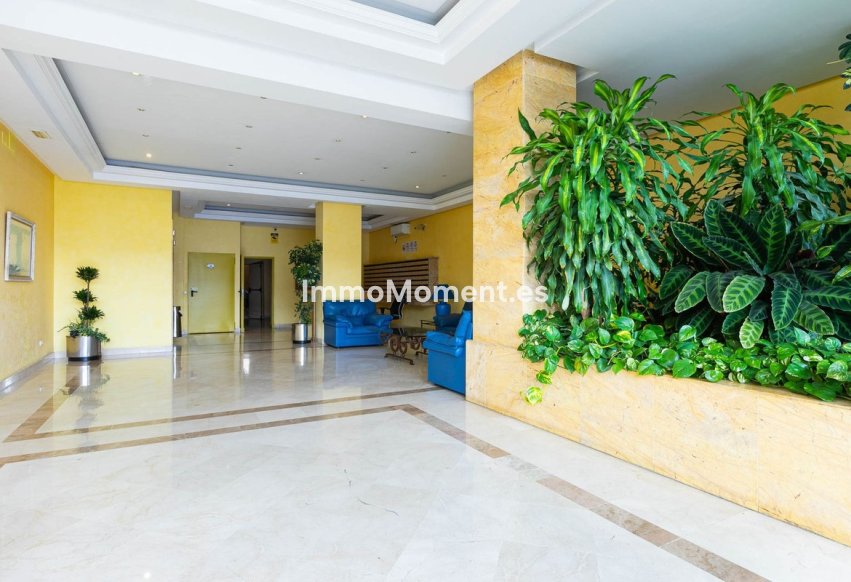 Resale - Apartment - Marbella - Puerto Banús