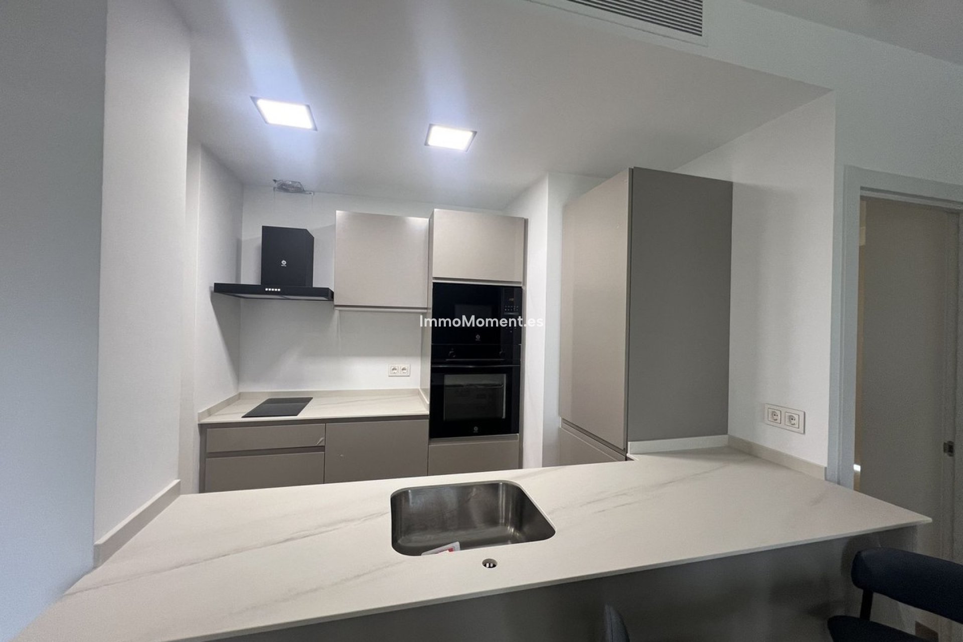 Resale - Apartment - Marbella - Puerto Banús