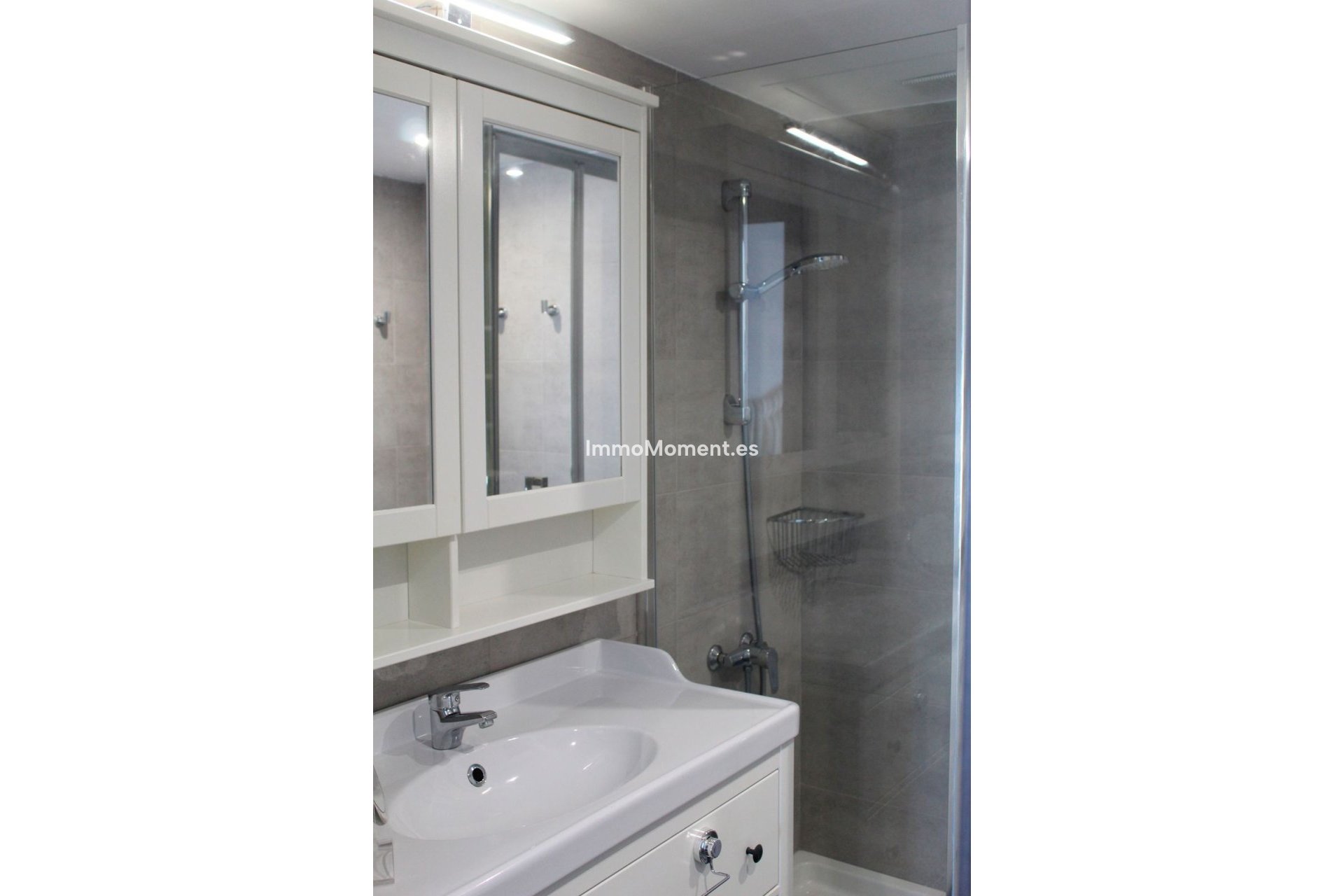 Resale - Apartment - Marbella - Puerto Banús