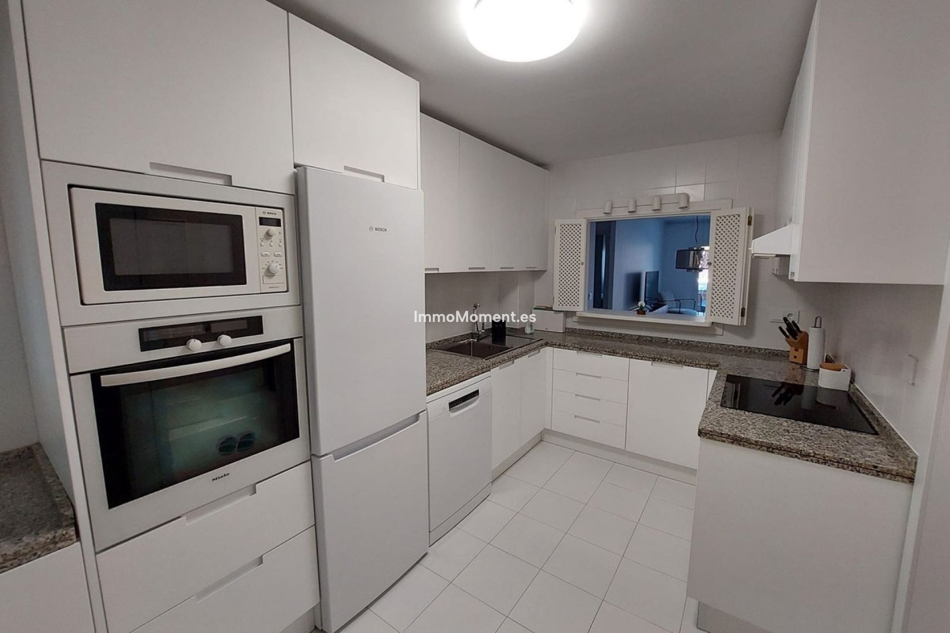 Resale - Apartment - Marbella - Puerto Banús