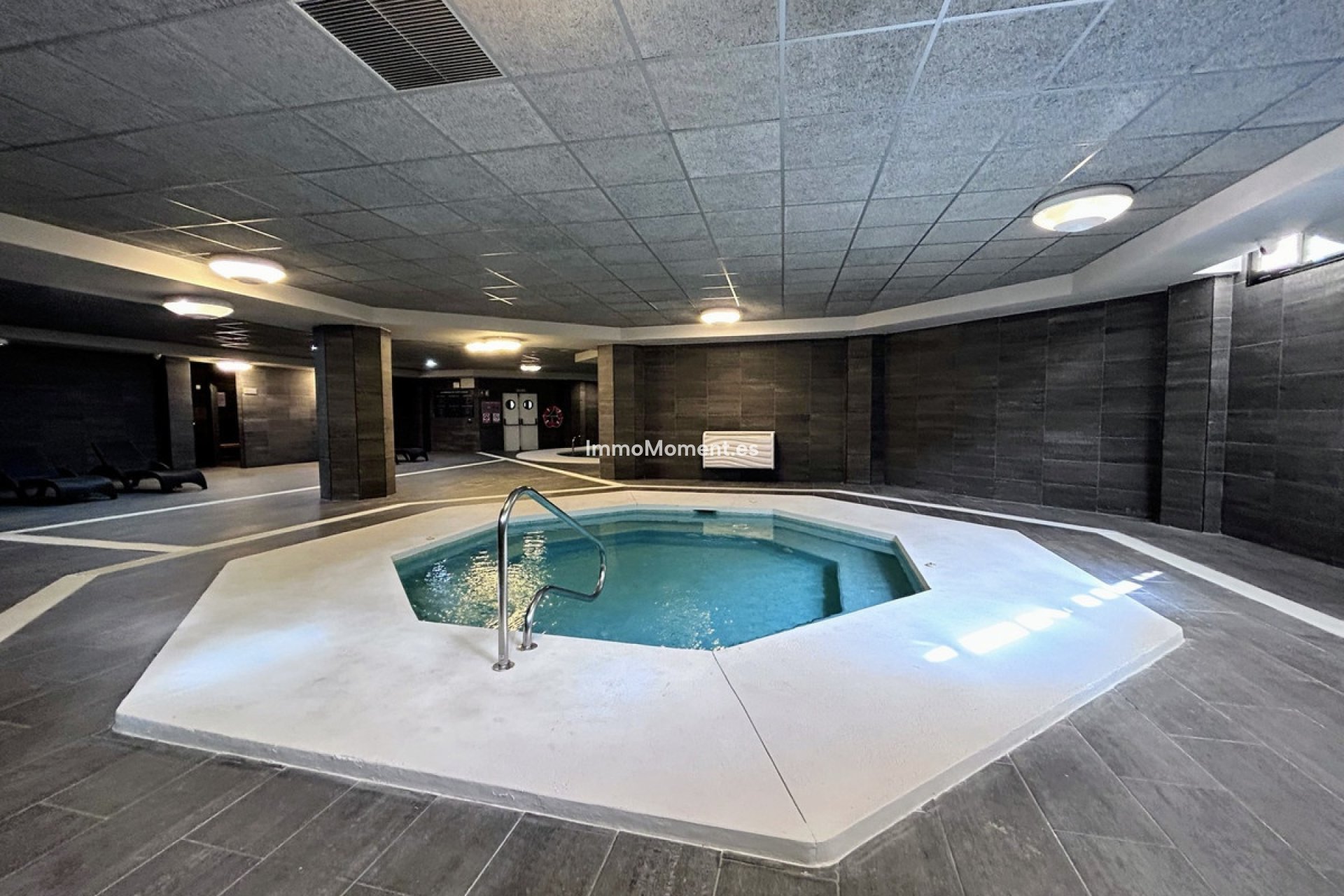 Resale - Apartment - Marbella - Puerto Banús