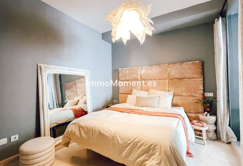 Resale - Apartment - Marbella - Puerto Banús