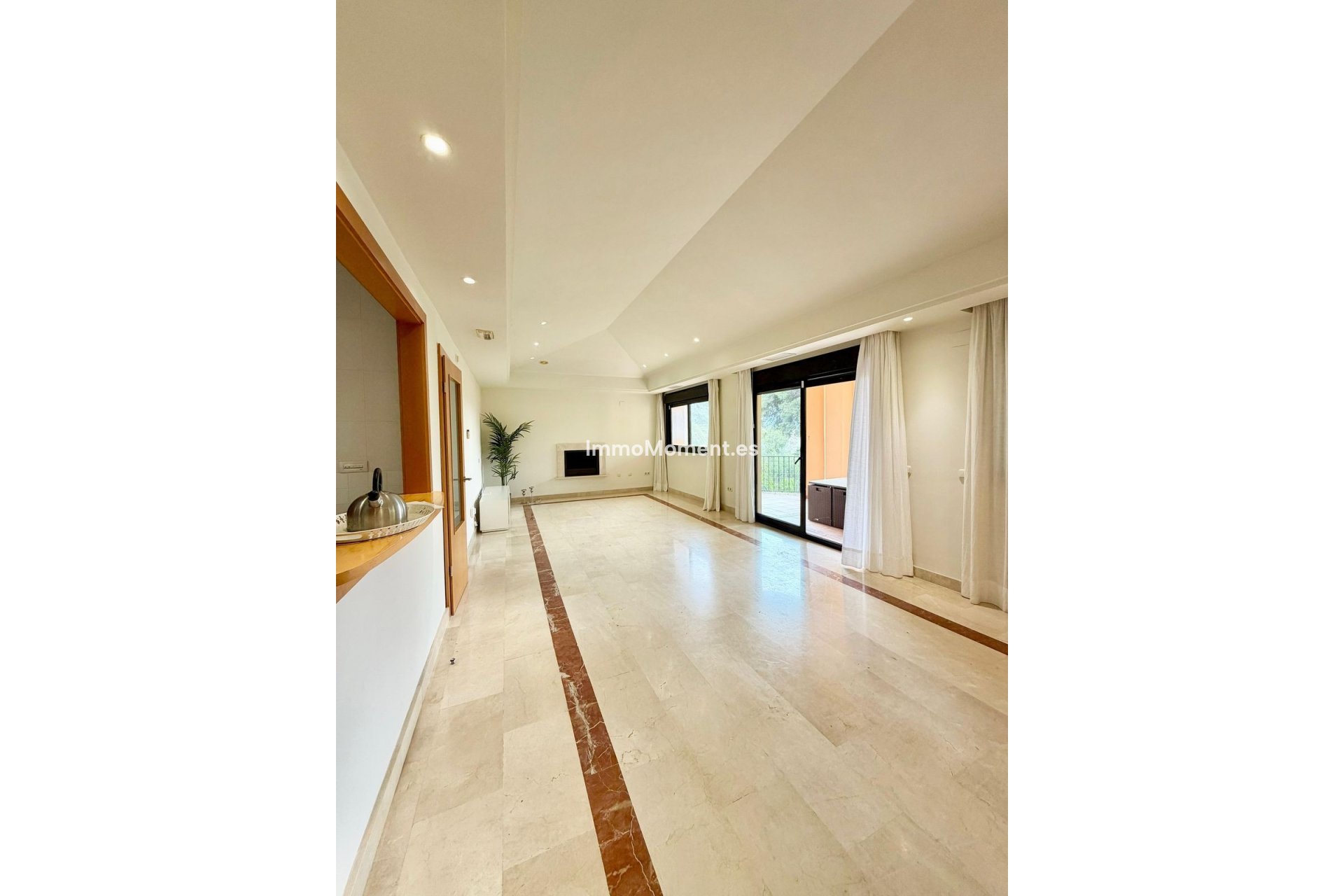 Resale - Apartment - Marbella - Puerto Banús