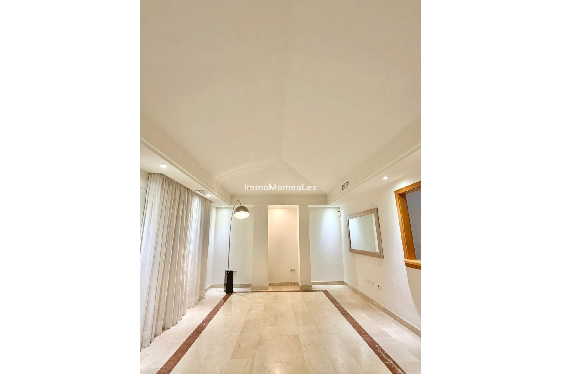 Resale - Apartment - Marbella - Puerto Banús