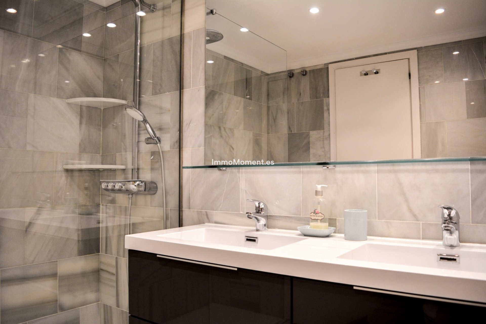 Resale - Apartment - Marbella - Puerto Banús