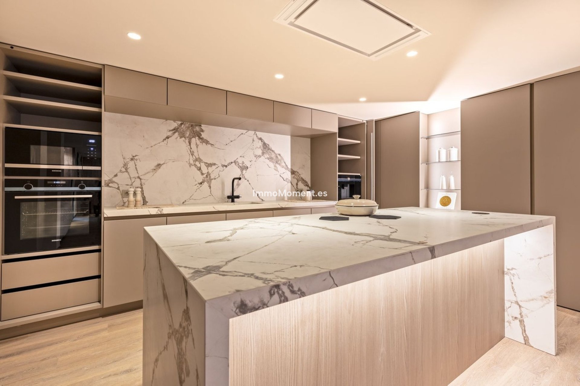 Resale - Apartment - Marbella - Puerto Banús