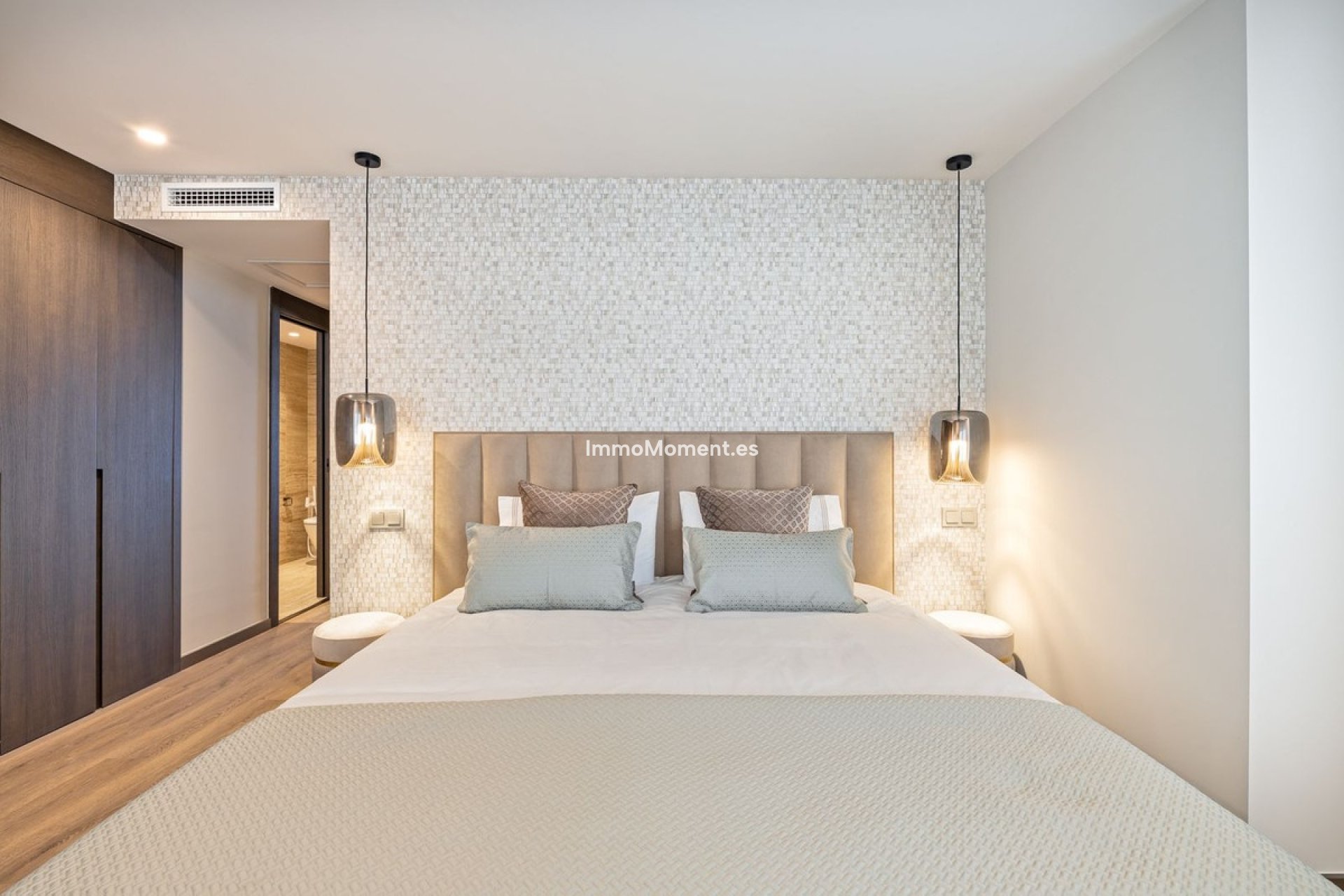 Resale - Apartment - Marbella - Puerto Banús