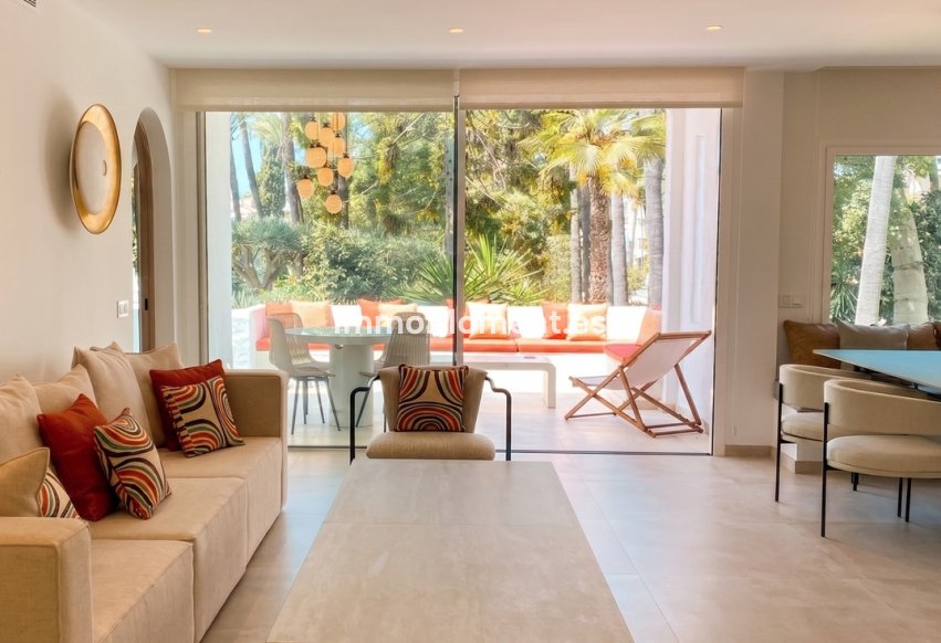 Resale - Apartment - Marbella - Puerto Banús