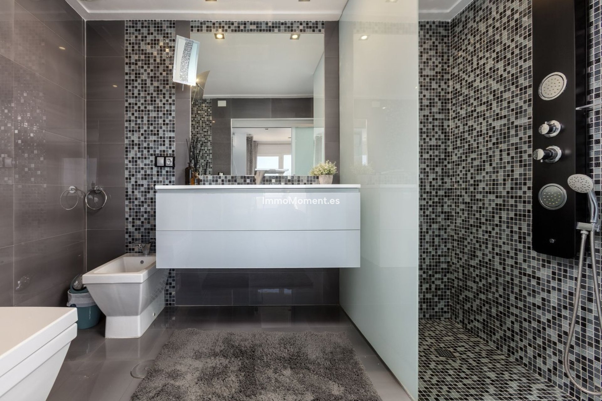 Resale - Apartment - Marbella - Puerto Banús