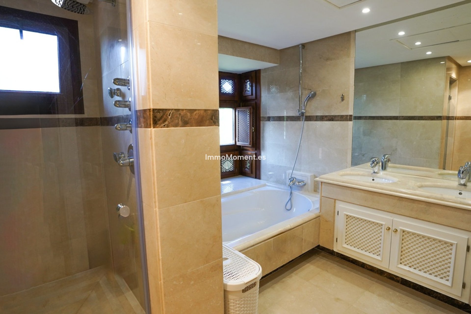 Resale - Apartment - Marbella - Puerto Banús
