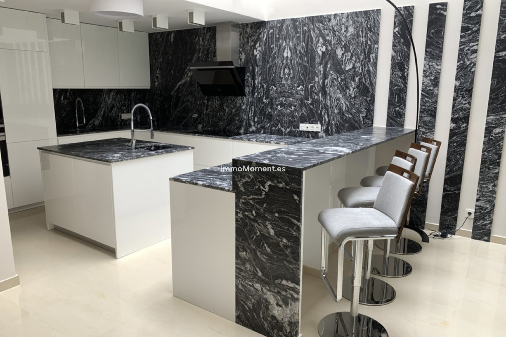 Resale - Apartment - Marbella - Puerto Banús