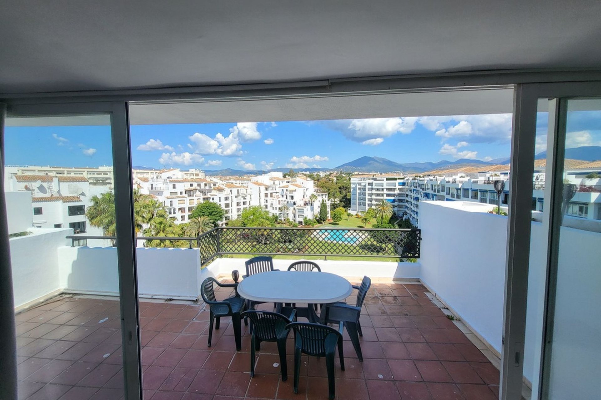Resale - Apartment - Marbella - Puerto Banús