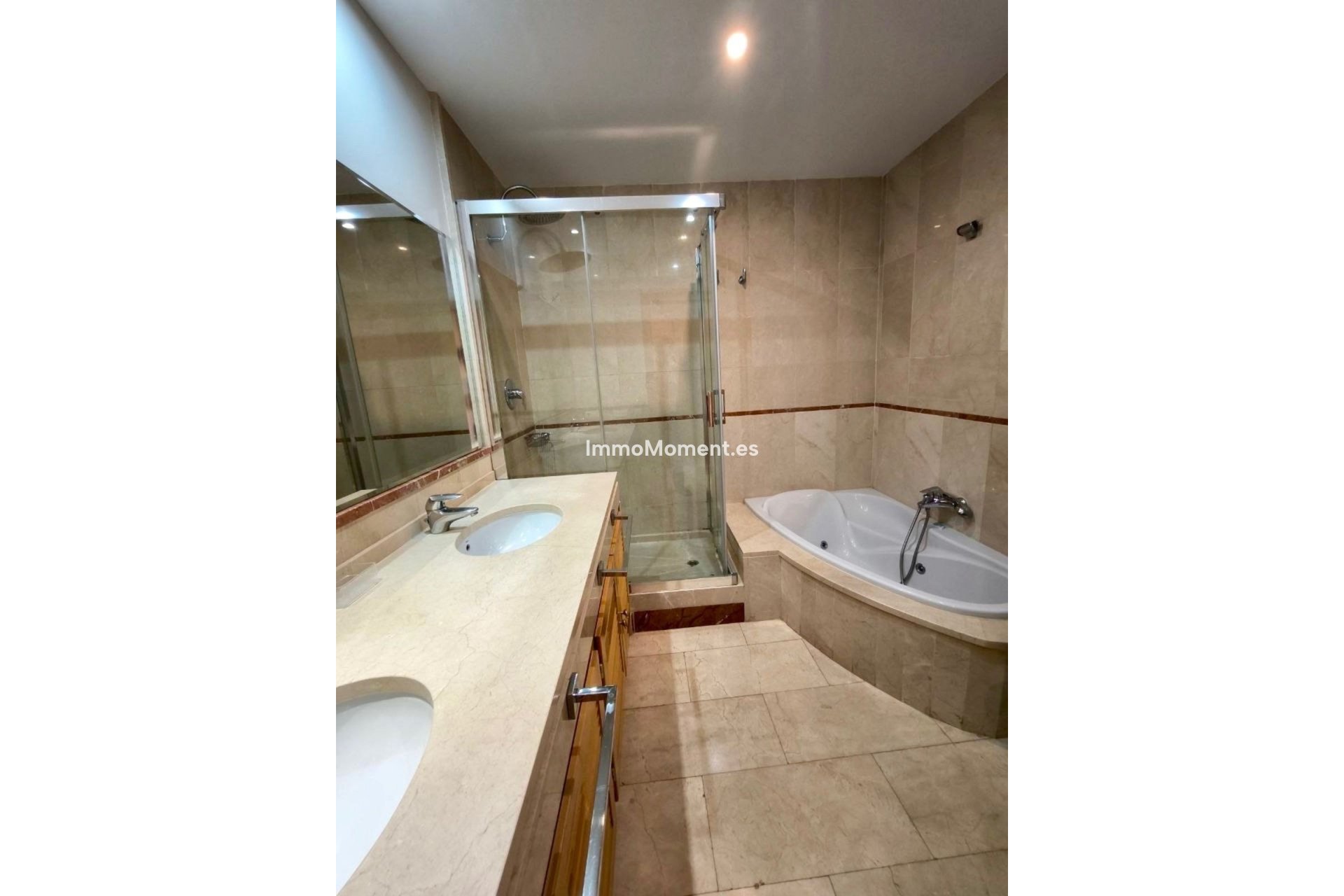 Resale - Apartment - Marbella - Puerto Banús