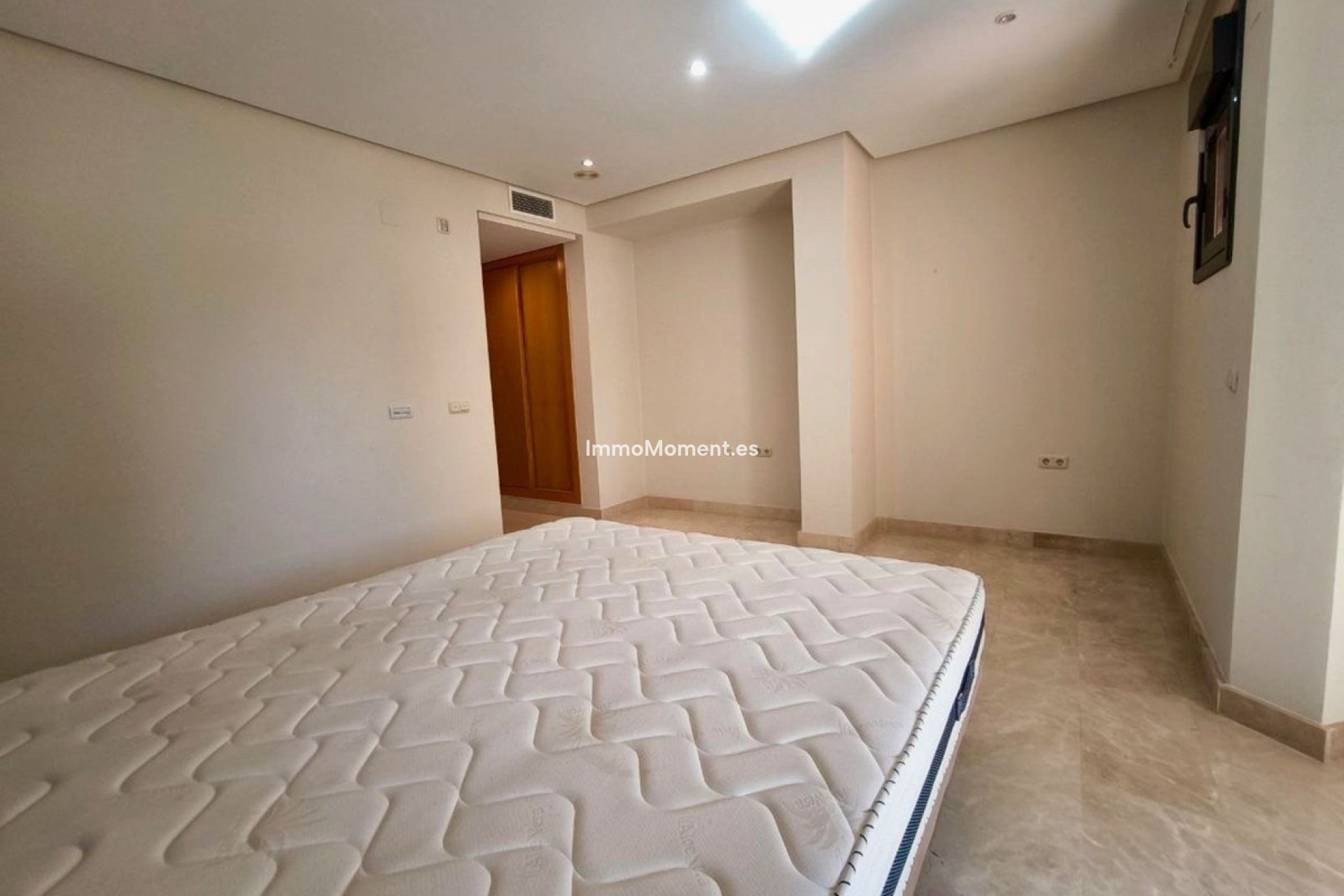 Resale - Apartment - Marbella - Puerto Banús